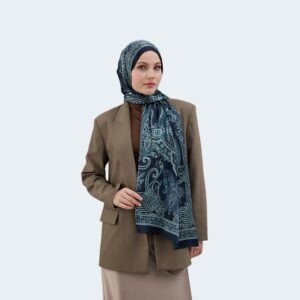 شال حجاب فوال بنقشة هندية ناعمة – مزيج من الحرير والفيسكوز باللون الأزرق