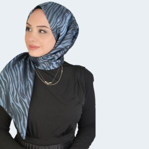 شال حجاب جاكار بنقشة الحمار الوحشي بلمسة لامعة باللون الكحلي
