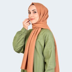 شال حجاب بلمعة خفيفة راقية باللون البني الفاتح