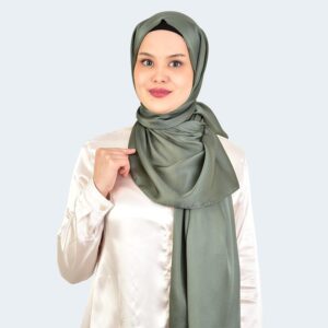 شال حجاب ساتان لامع أنيق باللون الأخضر