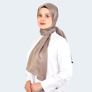 شال حجاب ساتان لامع أنيق باللون البيج