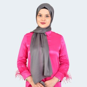 شال حجاب ساتان لامع أنيق باللون الرمادي