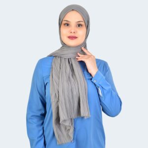 شال حجاب ناعم بكسرات فريدة وراحة فائقة باللون الرمادي