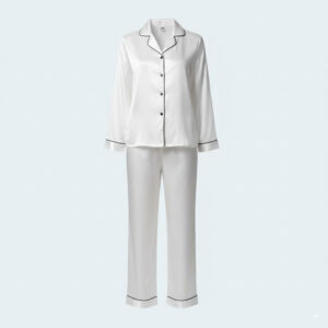 طقم بيجاما فاخر من الساتان اللامع – قطعتان | بنطال وقميص بأكمام طويلة