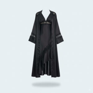 قميص نوم ساتان حريري بتصميم مائل مع روب ولمسات دانتيل ناعمة