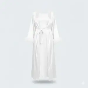 طقم قميص نوم ماكسي بفتحة جانبية وحمالات ريشية مع روب ساتان فاخر بأكمام ريشية