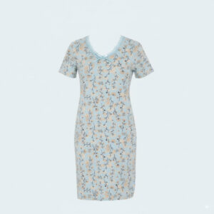 قميص نوم فيسكوز ناعم للمقاسات الكبيرة بأكمام قصيرة وتفاصيل دانتيل رقيقة على الصدر