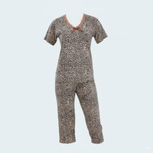 طقم بيجاما فيسكوز من بنطال كابري وبلوزة بأكمام قصيرة