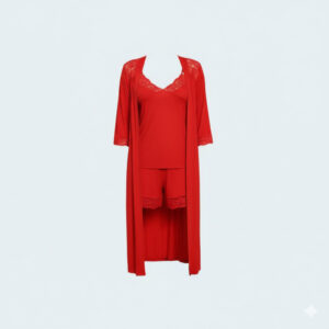 طقم بيجاما فيسكوز مكون من ثلاث قطع بتفاصيل دانتيل رقيقة من شورت، بلوزة بحمالات رفيعة، وروب متناسق