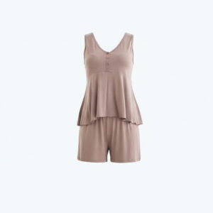 طقم بيجاما فيسكوز ناعم مع شورت وتوب واسع مزين بأزرار أنيقة